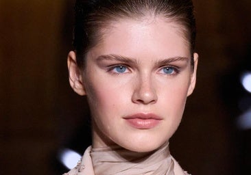 La técnica del corrector “triángulo” que los maquilladores siguen recomendando